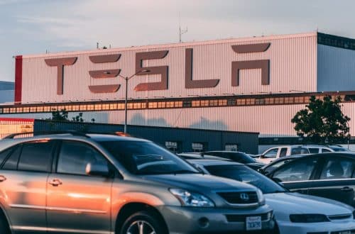 Elon Musk'ın Tesla'sı Hala Kriptoda $218M civarında Tutuyor: 3. Çeyrek Kazanç Raporu