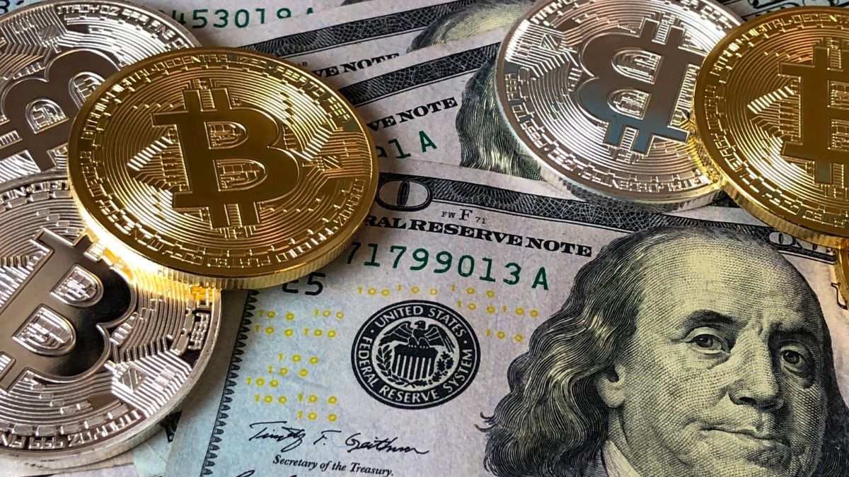 Crypto market turned red on Monday with leading cryptocurrency Bitcoin retaining $16,000 and ETH failing to break $1,200.