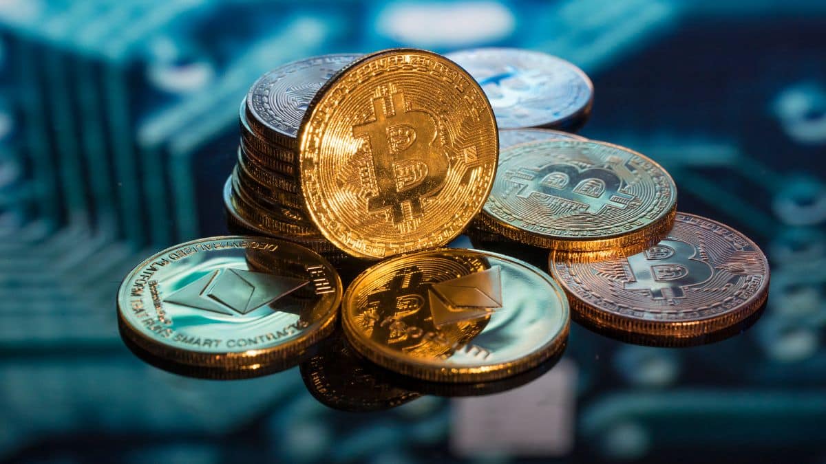 Bitcoin continuó con los intentos de violar $17k mientras que Ether retuvo $1,200 ya que el volumen de negociación de ambos colapsó.
