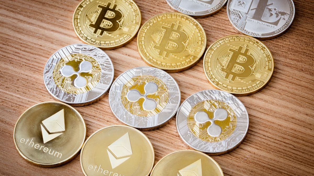 Önde gelen kripto para Bitcoin (BTC), $17k'yı geçemez ve üzerinde tutunamazken, Ether (ETH) $1.200'ün üzerindeki fiyat hareketini koruyor.