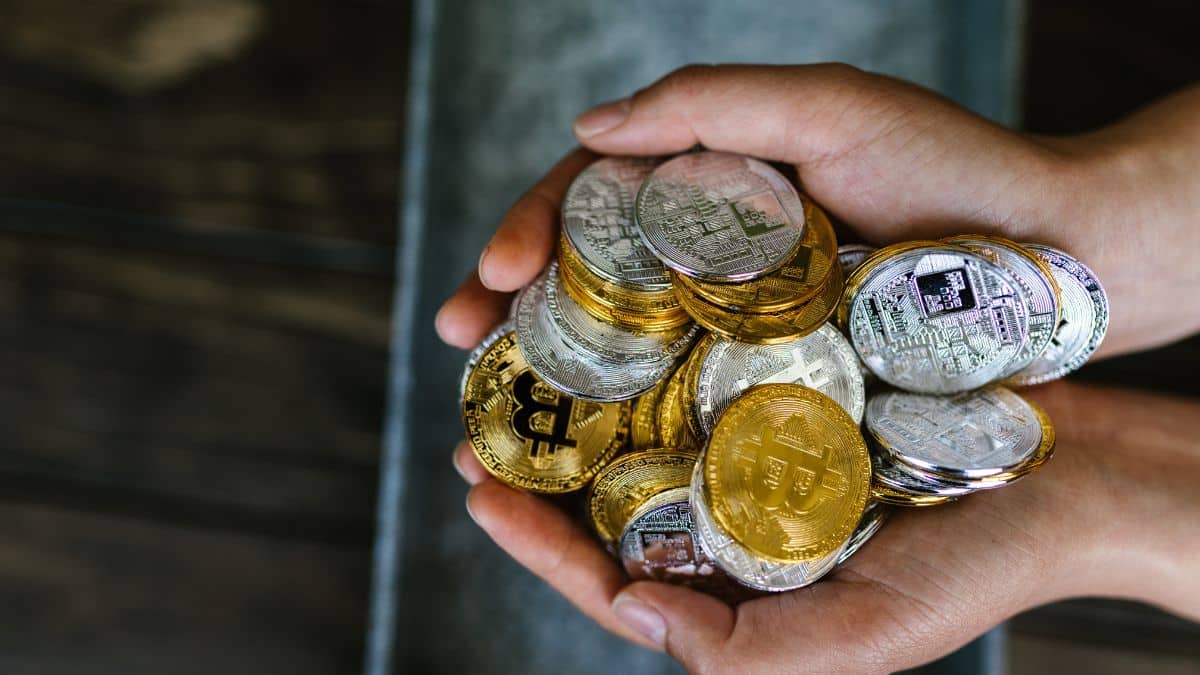 Bitcoin bereikte uiteindelijk het prijsniveau van $19.000, maar kon het niet vasthouden terwijl Ether $1.400 terugvorderde en nu naar $1.500 kijkt.