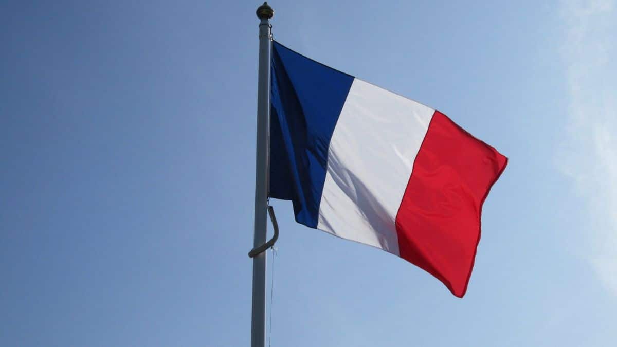 El gobernador de la Banque de France, Francois Villeroy de Galhau, declaró que las criptoempresas deberían operar solo bajo permisos regulatorios más estrictos.