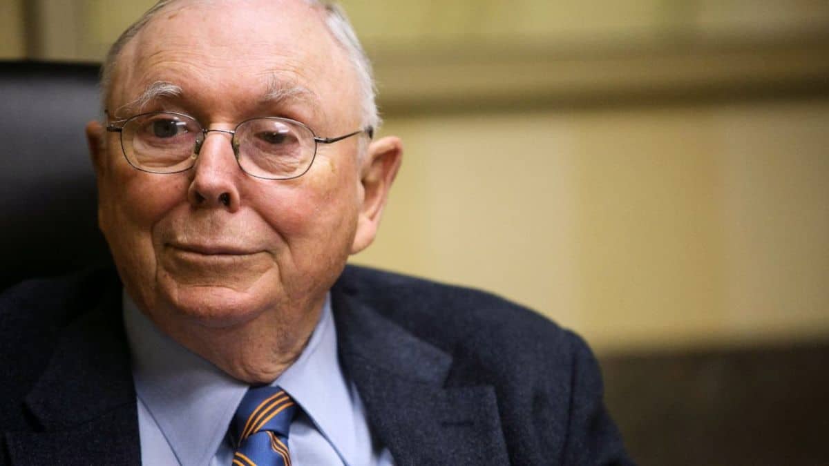 Charlie Munger, a billionaire, vice president of Berkshire Hathaway, the right-hand man of Warren Buffett, and Bitcoin hater, died at 99.